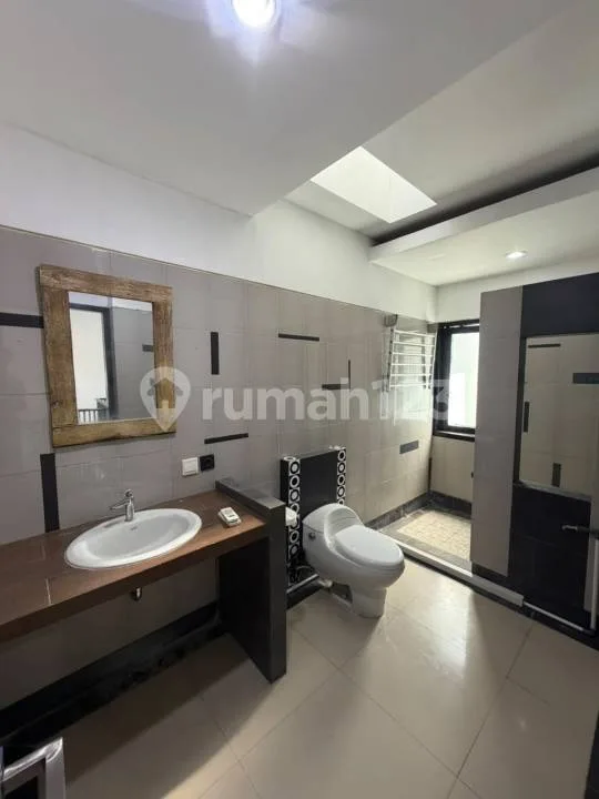 Rumah 2 Lantai Minimalis Modern di Kerobokan - Image 2 of 4