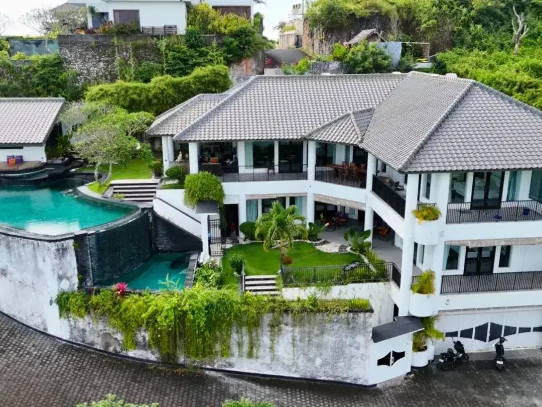 Rare Cliffside Villa in Jimbaran with Panoramic Ocean Views - Image 2 of 10
