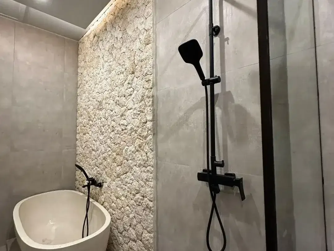 Dijual Villa 2 Kamar Tidur dengan Desain Modern Elegan dan Super Big Pool di Munggu - Image 10 of 10