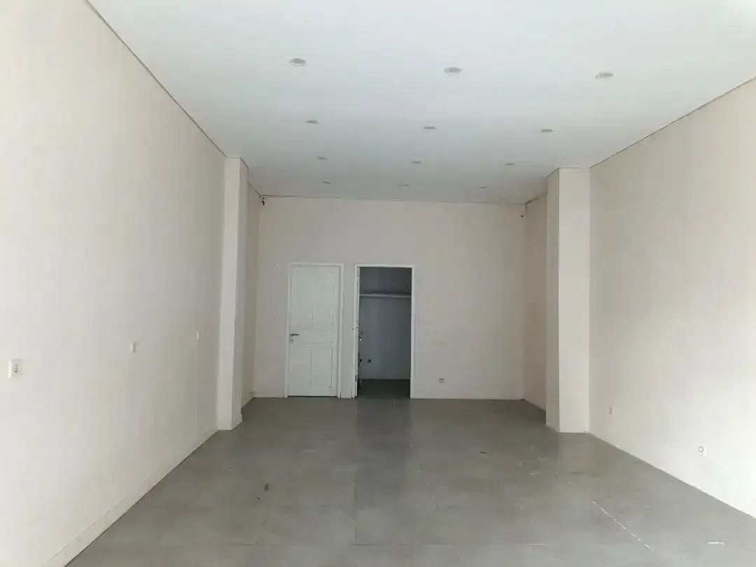 SHOP 4,5 x 9 M FOR LEASE IN BUMBAK UMALAS - PRIME LOCATION - Image 2 of 6