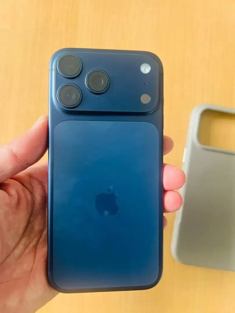IPhone 17 Pro Max 256 GB Resmi (blm diaktifkan) - Image 2 of 8