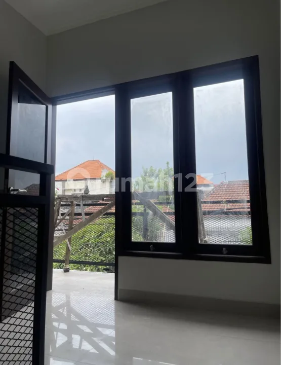 Rumah Dua Lantai Semi Furnished Batu Bulan Kangin - Image 2 of 4