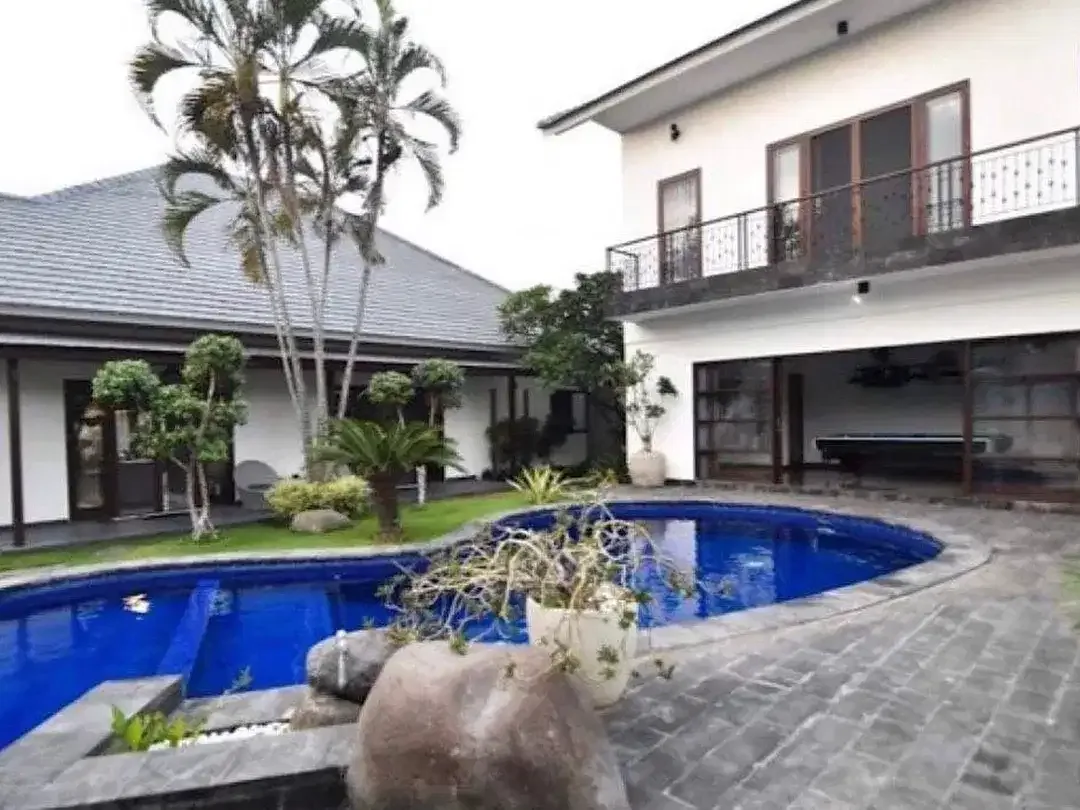 Freehold - Luxurious Freehold 3-Bedroom Villa with Expansive Garden - Image 4 of 8