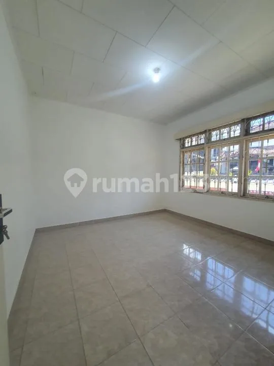 Disewakan Rumah Luas 1 Lantai 5Br di Renon Denpasar - Image 3 of 4