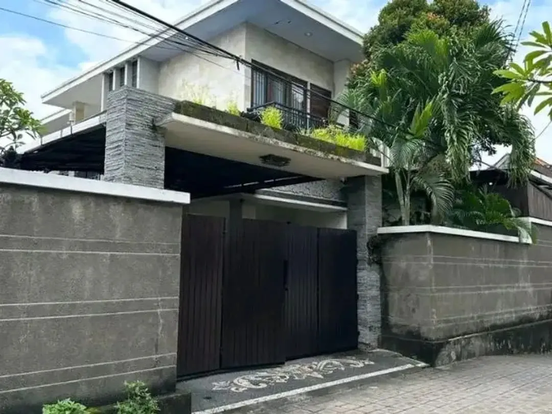 RUMAH SEMI VILLA DI BATUBULANG GIANYAR - Image 1 of 9