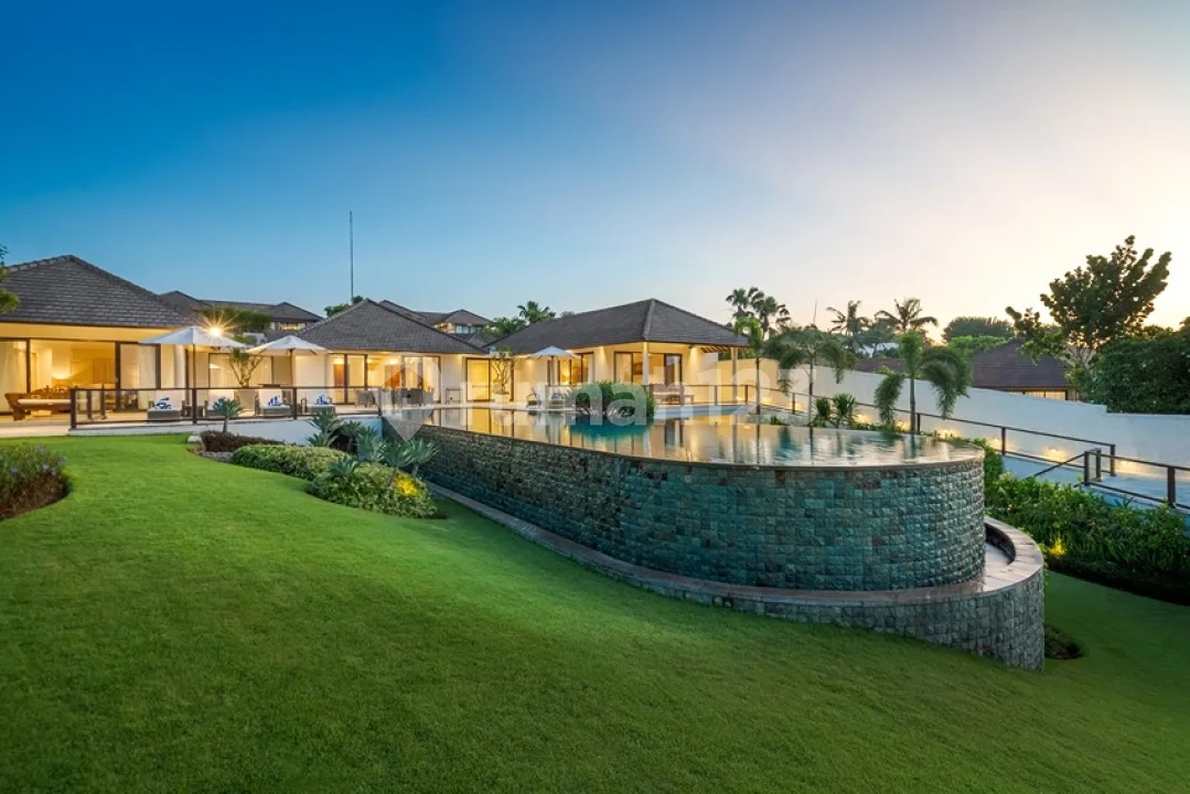 Luxury Cliffront Villa - Kutuh Nusa Dua 5 Bedrooms 1780M2 - Image 3 of 4