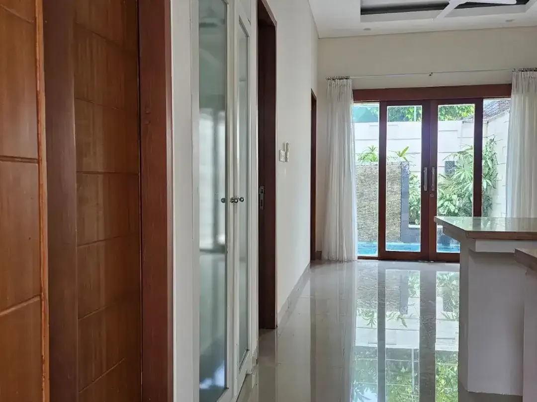 Rumah Semi Villa Hak Milik di Kompleks Perumahan Kerobokan Kesambi – Lokasi Strategis, Siap Huni! - Image 3 of 10