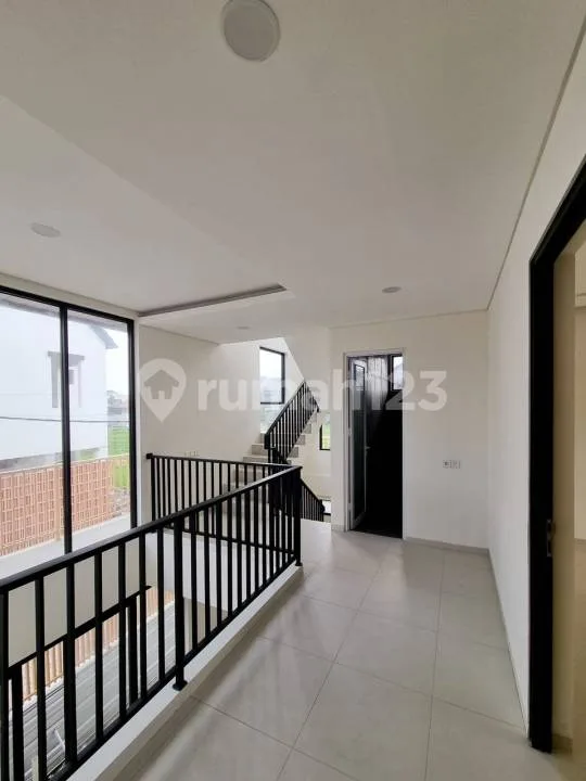 Rumah Modern 3 Lantai di Dalung Freehold, Dekat Canggu - Image 3 of 4