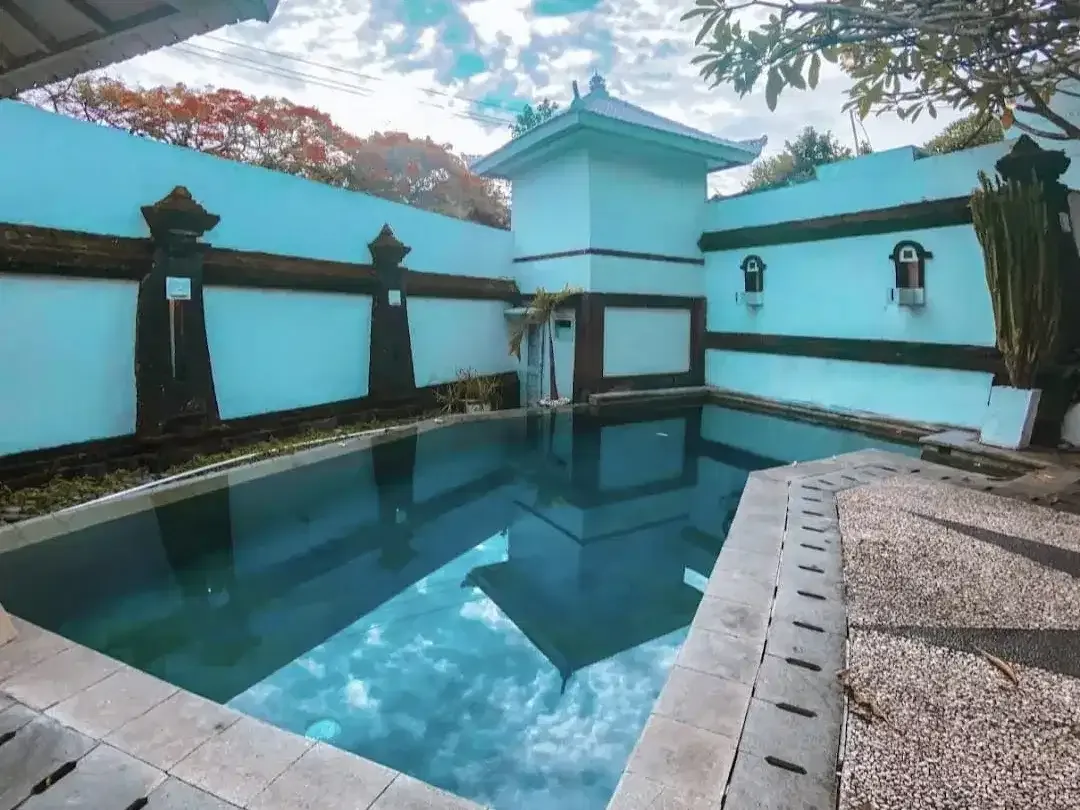 Dijual Villa Tua Cocok Tempat Usaha Jalan Utama Kerobokan Bali - Image 2 of 6