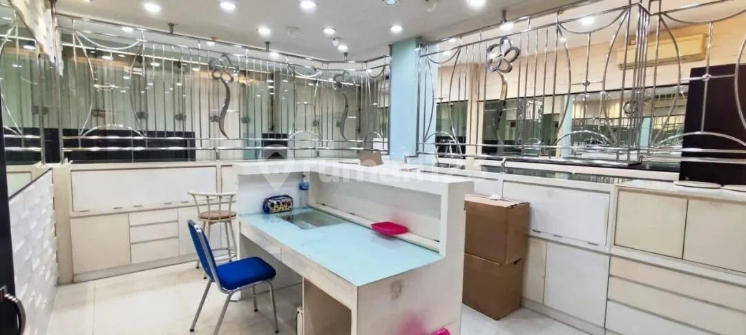 Dijual Ruko Gandeng , 3 Lantai di Jl Raya Iman Bonjol - Image 2 of 4