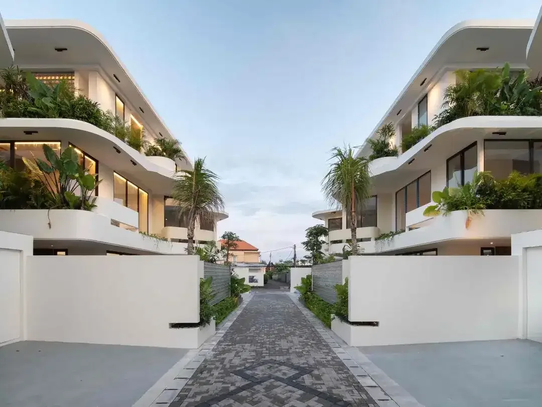 3 BEDROOMS LUXURY - Image 8 of 10
