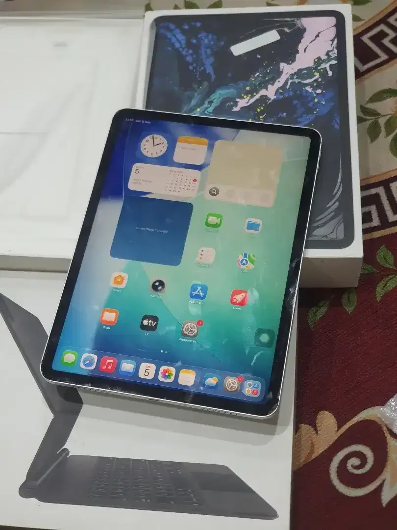 Ipad Pro + Keyboard 11 inch Wifi Cell iBox Resmi - Image 3 of 5