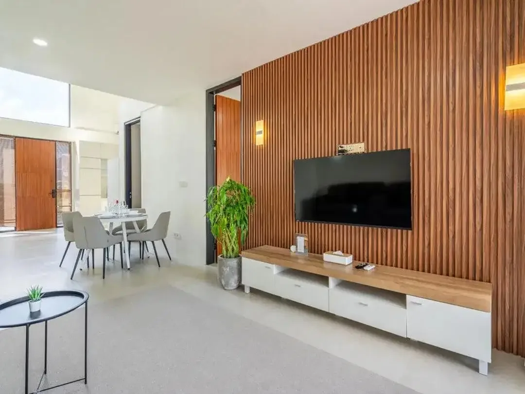 LEASEHOLD | MODERN TOWNHOUSE WITH PRIVATE POOL IN CANGGU - Image 5 of 7