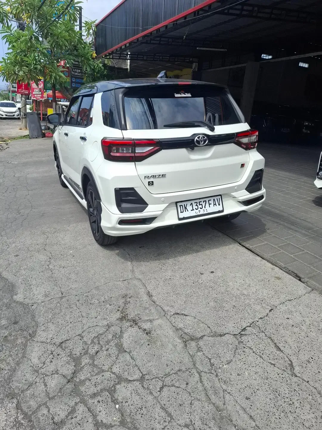 Toyota Raise GR two tone 1.0Turbo - Image 3 of 4