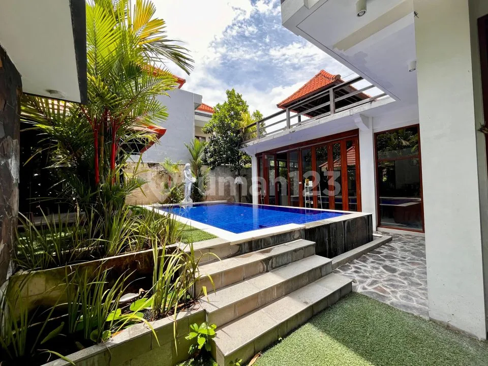 Villa di Sekar Sari Sanur Bali 3 Bedrooms 308M2 - Image 4 of 4