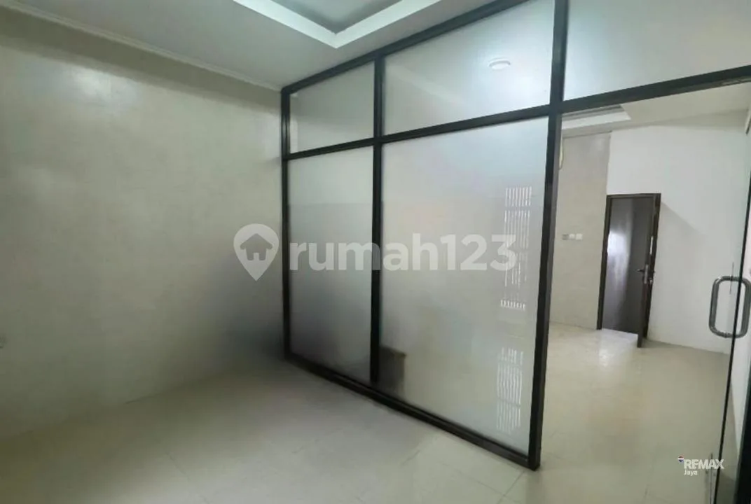 Ruko Lokasi Ramai dan Strategis, Dijual di Renon. - Image 4 of 4