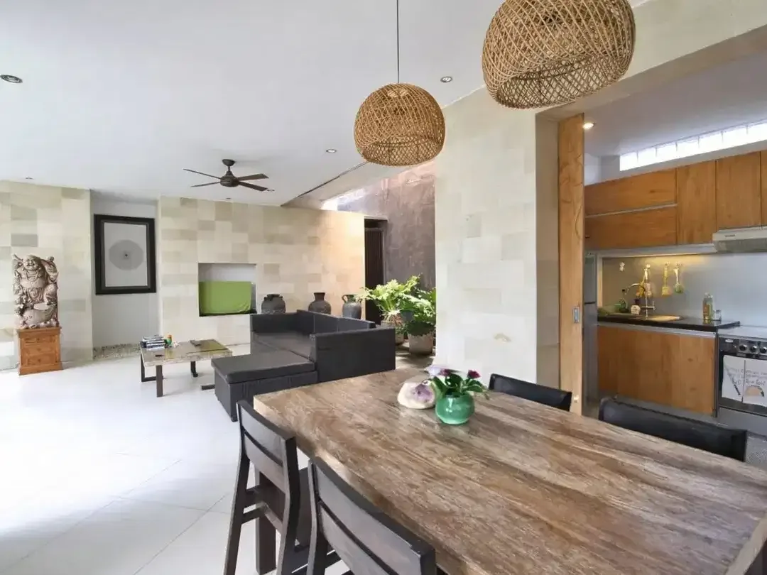 Villa Made - Image 4 of 9
