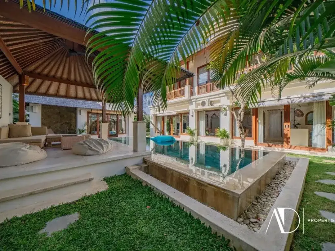 FREEHOLD | TROPICAL DESIGN VILLA NEAR BERAWA BEACH - Image 5 of 10