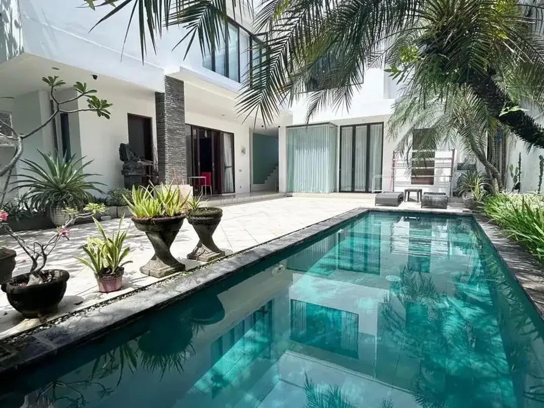 VILLA A LUXURY  FOR RENT  IN KEROBOKAN - Image 1 of 8