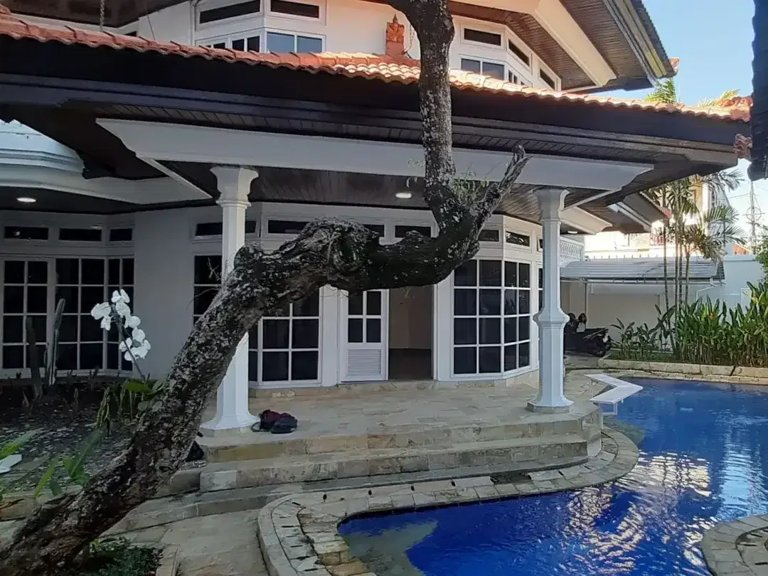 For Sale House  Dijual rumah semi villa  lantai 2 area tuban semi furnish dekat bandara ngurah rai badung - Image 1 of 10