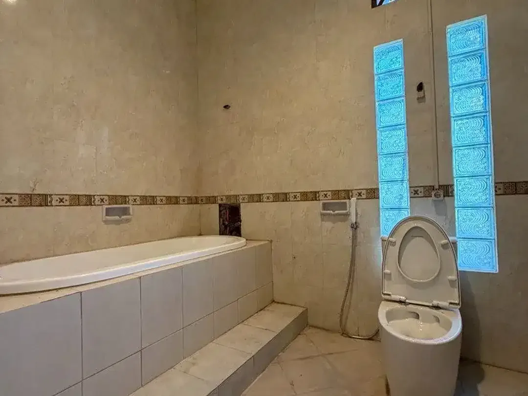 Rumah Luas Tanah 5.6 Are Dijual, di Kerobokan, Dekat Highscope School - Image 5 of 10