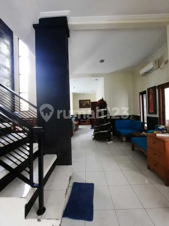 Vila 2,5 Lantai Plus Rooftop Kokoh dengan Pool Yg Luas di Dalung Kota - Image 3 of 4