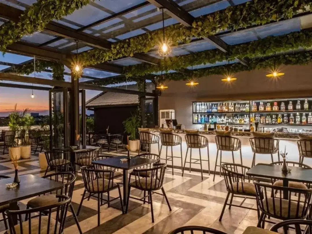 Disewa Restaurant & Rooftop Siap Operasi Area Prime di Petitenget Seminyak - Image 1 of 10
