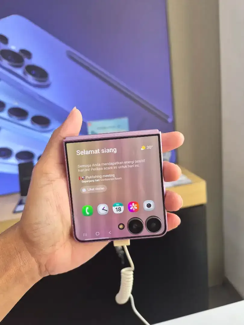 Kredit Samsung Galaxy Z fold8 Cukup KTP Tanpa DP - Image 4 of 4