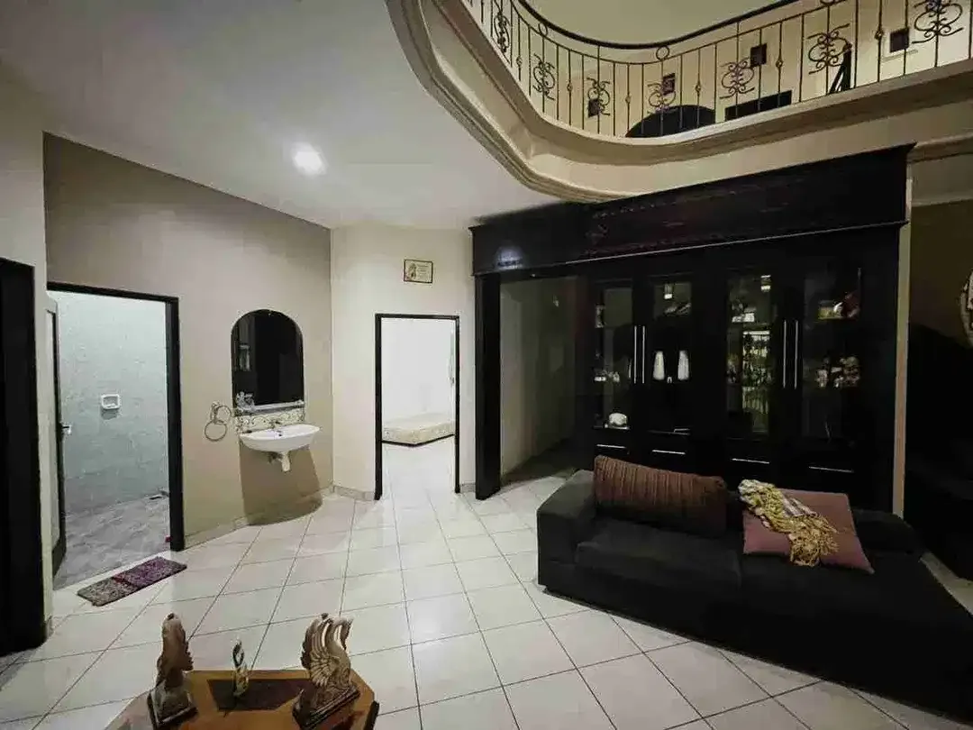 Rumah Megah 2 Lantai Dekat Living World Gatsu Timur - Image 4 of 8