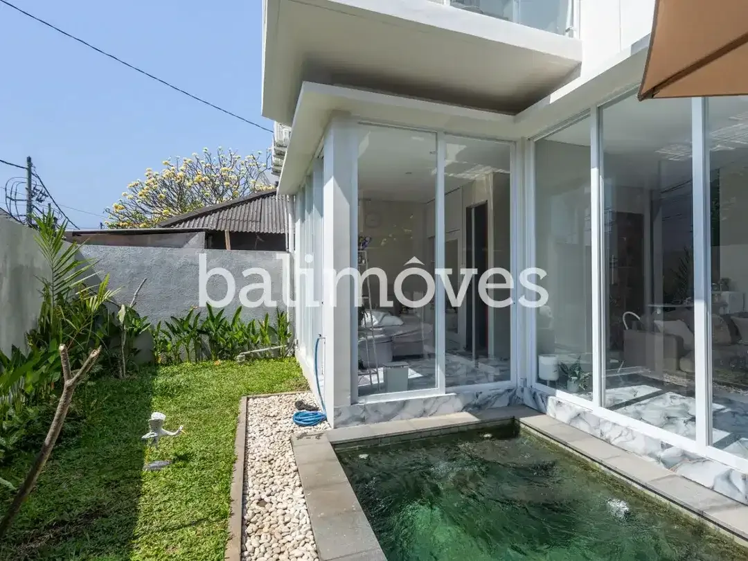 Vila Baru yang Menawan dengan Tiga Kamar Tidur di Sanur - Image 2 of 10