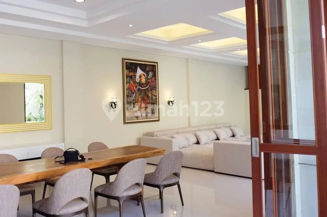 Villa Bangunan Baru Fullnished Pool Strategis di Umalas Bumbak - Image 1 of 4