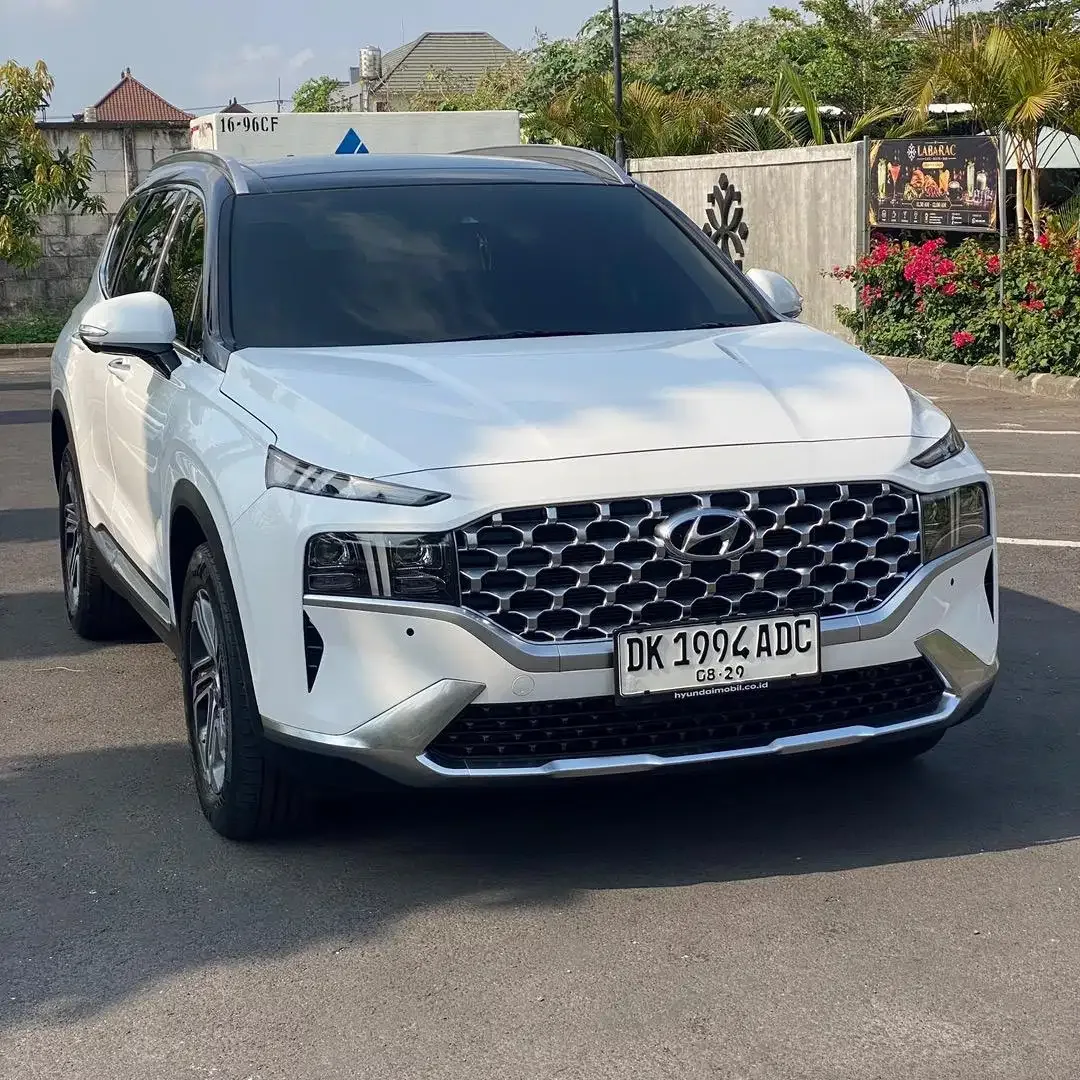 Hyundai Santafe Signature 2.5 AT Bensin - 2023 - Image 3 of 10
