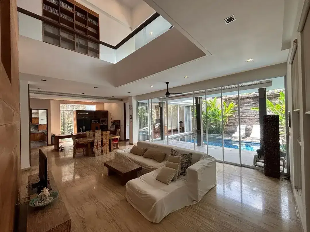 VILLA MEWAH DI KOMPLEK KUTA FAMILY KEROBOKAN - Image 4 of 10