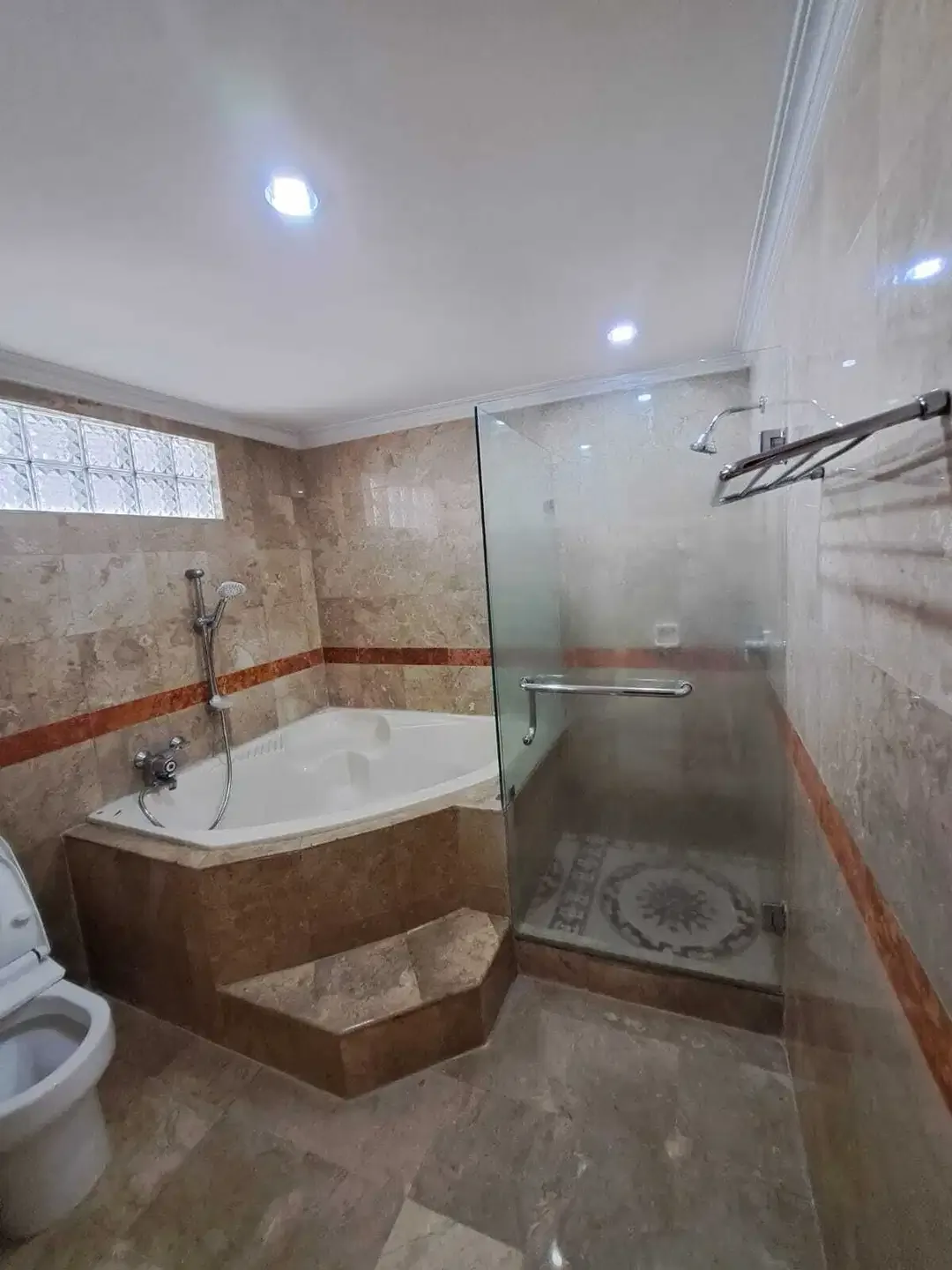Rumah Sangat Mewah Luxury Semi Furnished Lokasi Premium Renon - Image 9 of 10