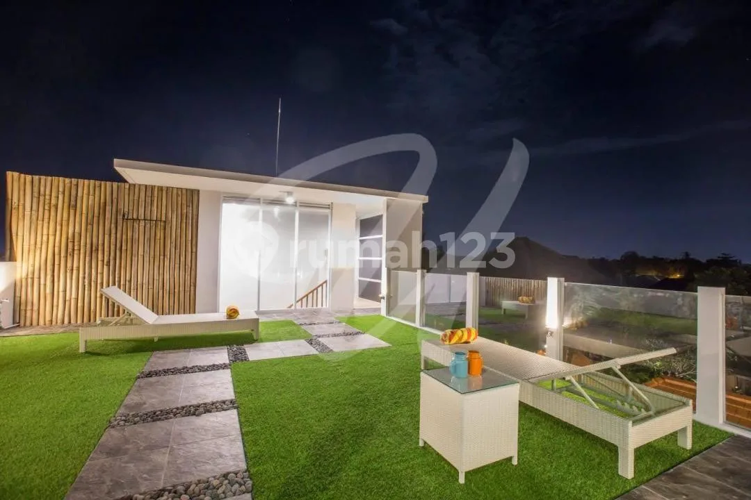Villa Mewah 3 Lantai Fasilitas Lengkap Lokasi Strategis di Umalas - Image 2 of 4