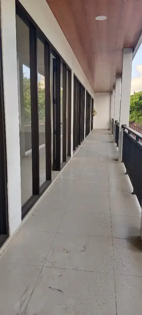 RUKO BARU 3 LANTAI DISEWAKAN DI JL RAYA KUTA -LOKASI PRIME UNTUK USAHA - Image 8 of 10