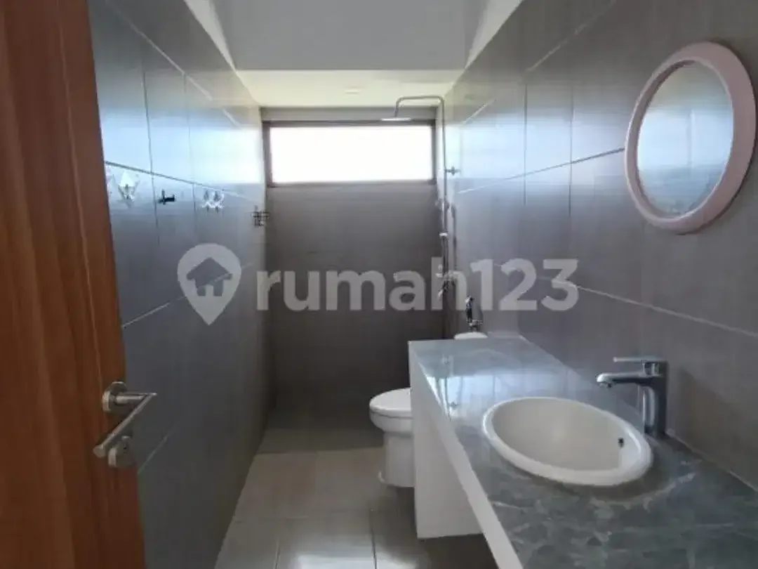 Villa Sejuk dan Tenang Cocok untuk Hunian Bersama Keluarga - Image 8 of 10