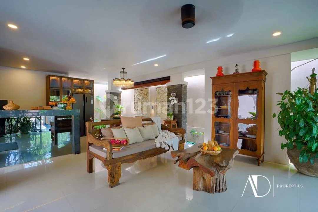 Freehold | Modern Tropical Design Villa In Nyanyi - Image 3 of 4