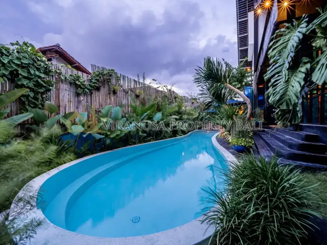 Villa Arsitektural Indochine 3 Kamar dengan Taman Luas di Uluwatu - Image 3 of 10