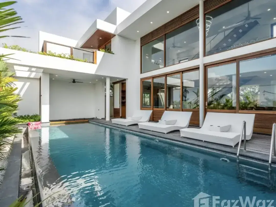 5 Bedroom Villa for sale in Batu Bolong, Bali - Image 1 of 10