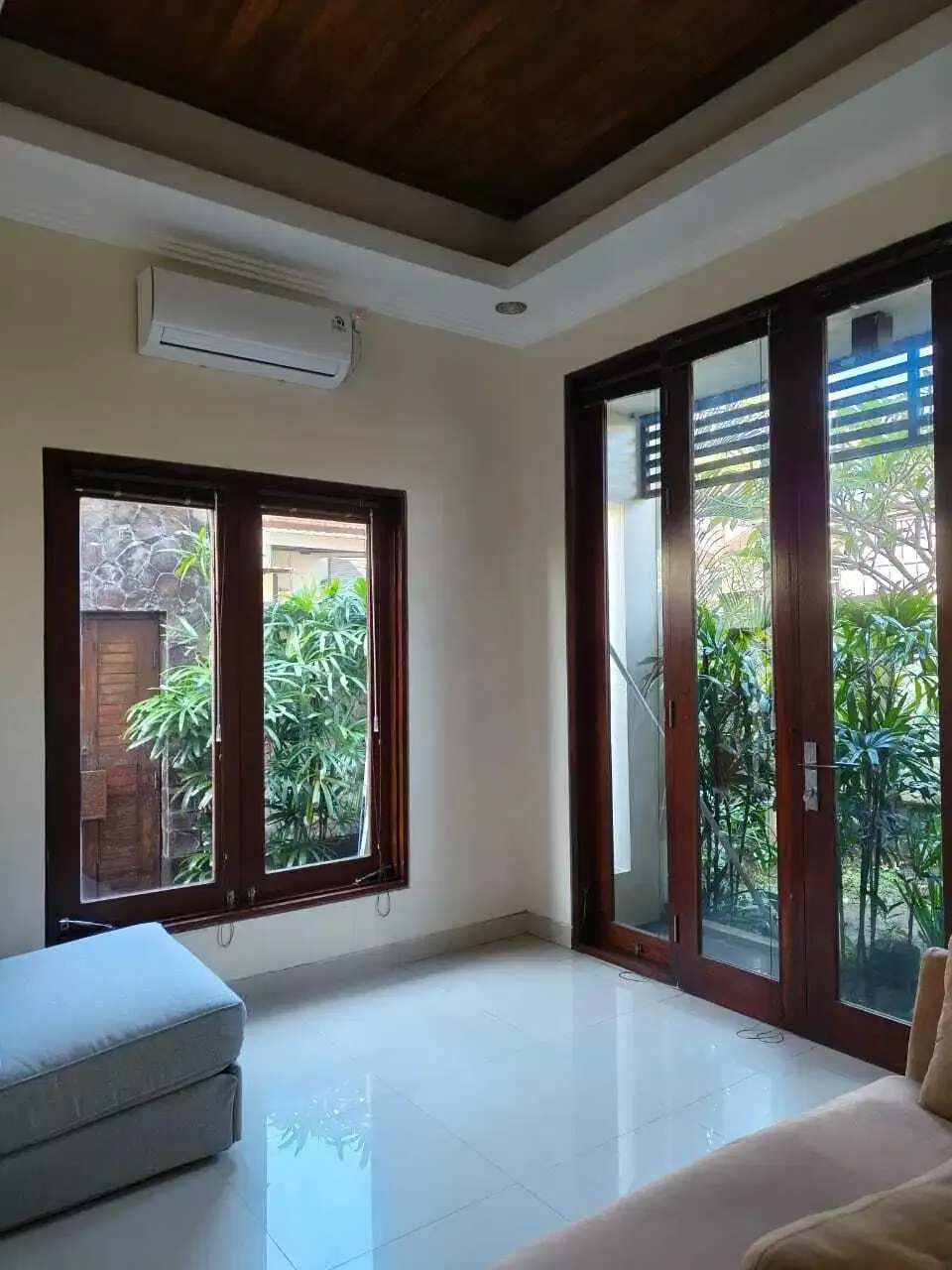 RUMAH SIAP HUNI 4BR FURNISHED LOKASI KESAMBI KEROBOKAN - Image 6 of 10