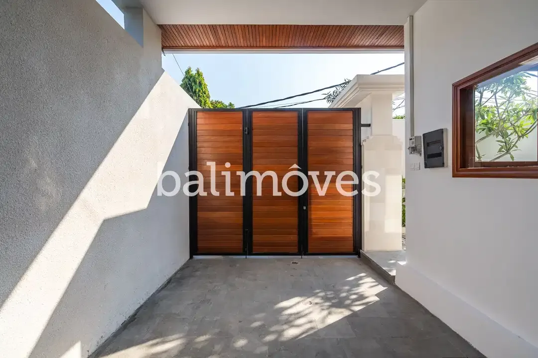 Vila Tiga Kamar Tidur Cantik Yang Strategis Di Tepi Pantai Sanur - Image 5 of 10