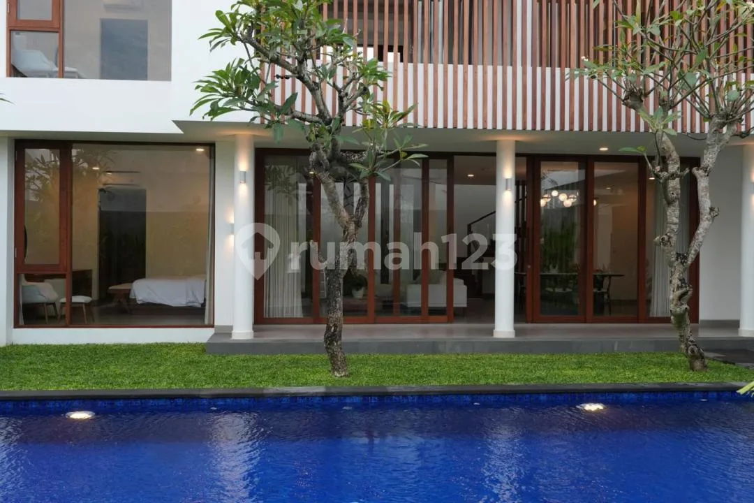 Eksklusif! Villa Mewah 3 Kamar di Cemagi - Halaman Luas, Jalan Kaki ke Pantai (600 Jt/Th) - Image 3 of 4