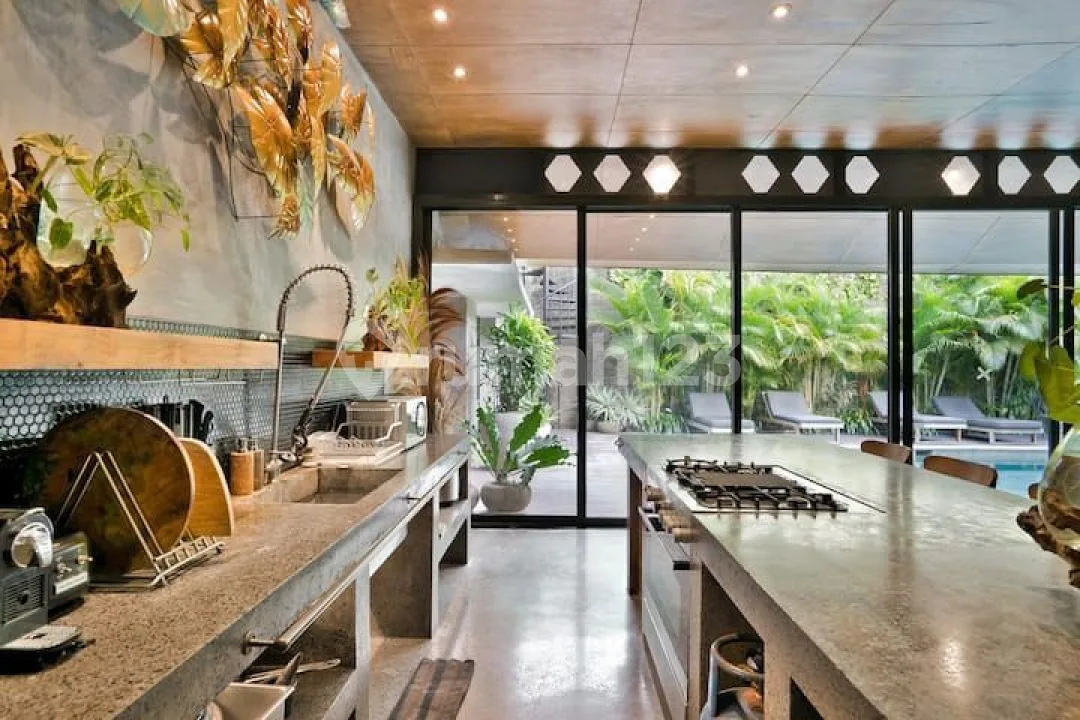 Luxury Walking Distance Beach Side Canggu Brand New Villa At Pantai Nelayan Canggu - Image 3 of 4