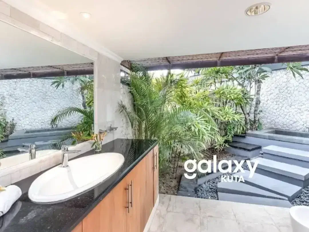 FOR SALE BOUTIQUE HOTEL WITH BAY VIEW IN NUANSA KORI JIMBARAN - Image 6 of 6