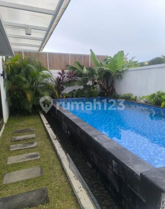 Villa Siap Huni Posisi Hook di Puri Gading - Blongkeker - Image 1 of 4