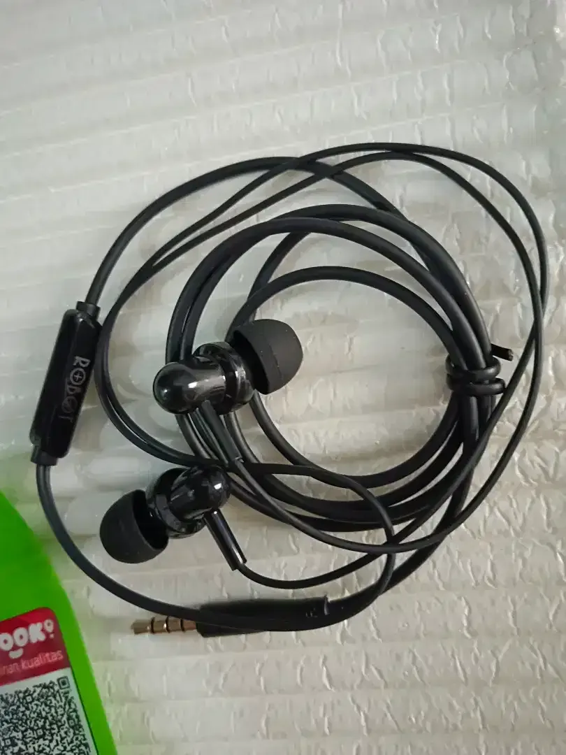 30rb BARU-Dijual Headset Merk ROBOT Earphone Bass DIJAMIN ORIGINAL - Image 4 of 4