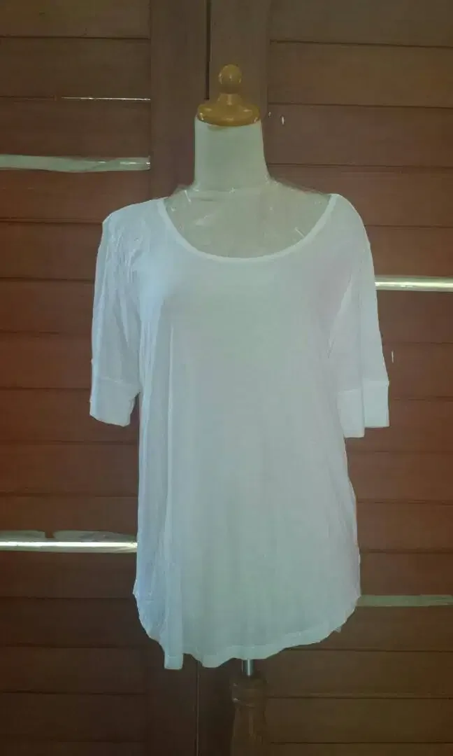 Kaos Putih H&M panjang - Image 1 of 2