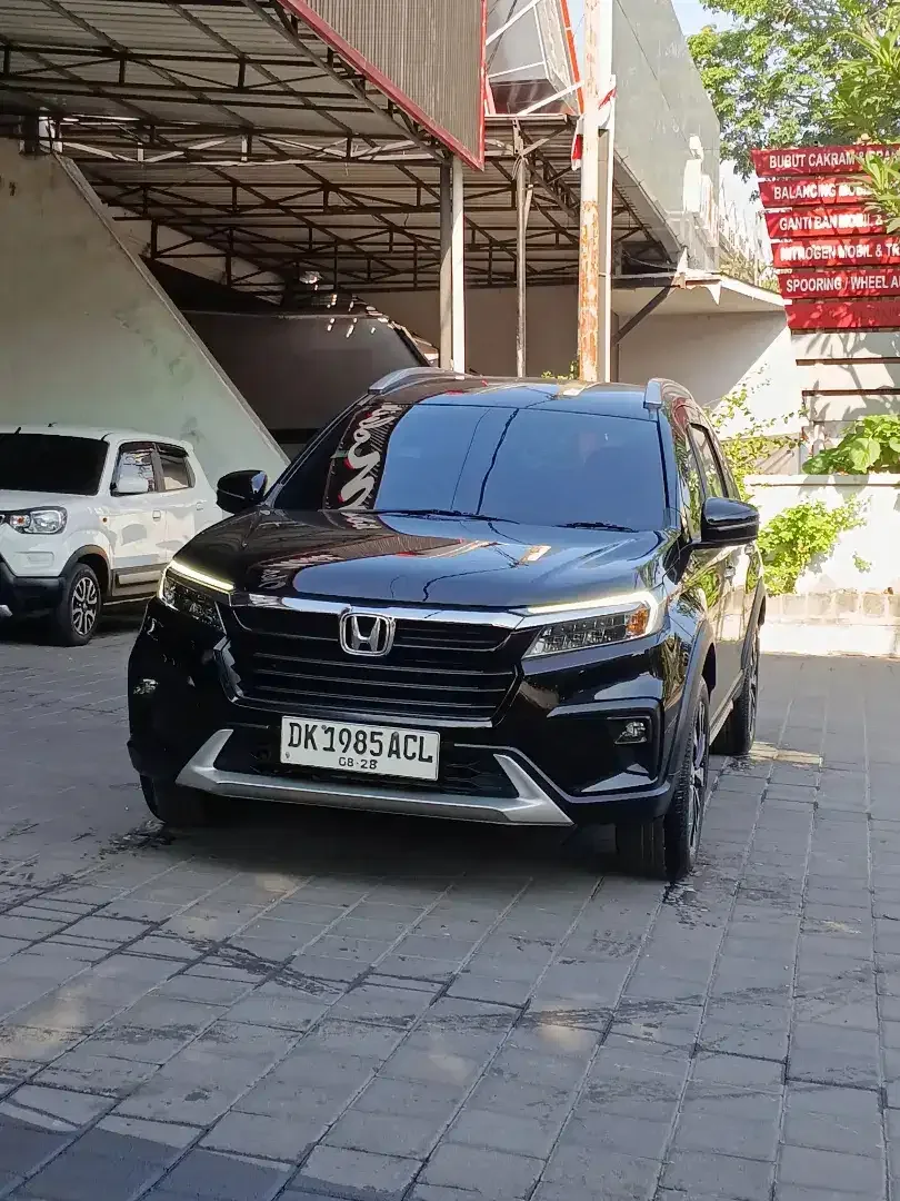 HONDA BRV PRESTIGE MATIC KM 20 RB SEPERTI BARU - Image 1 of 10