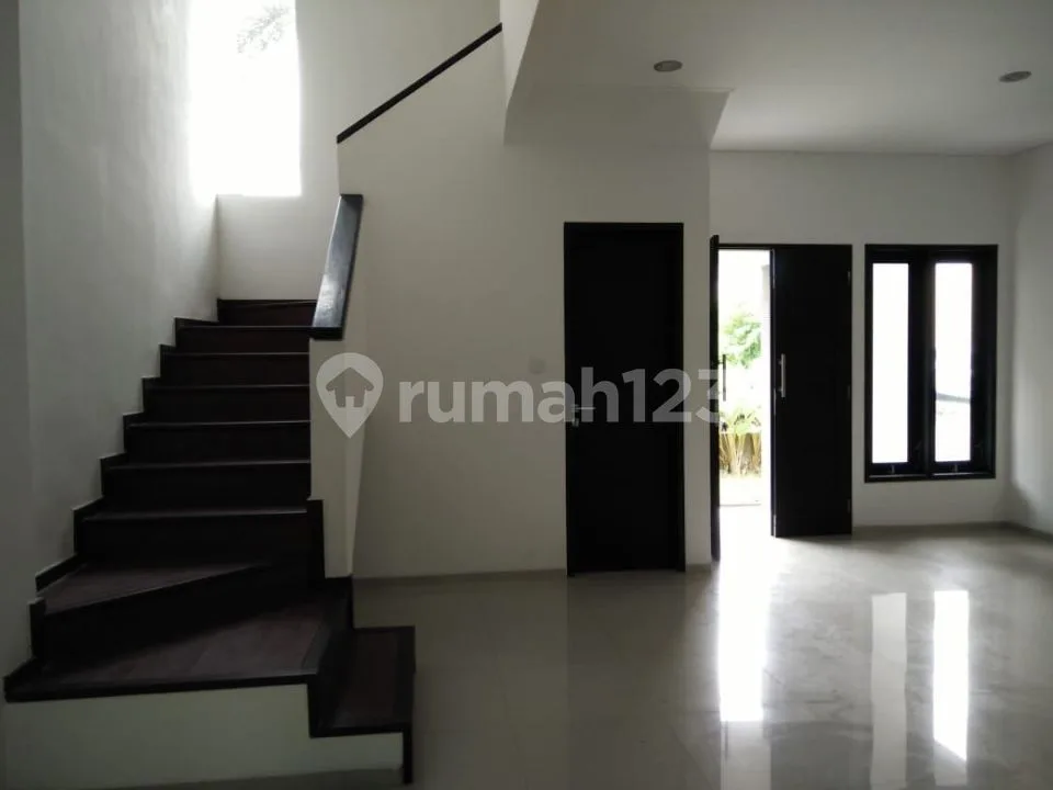 Rumah 2 Lantai di Perumahan One Gate System di Kerobokan Rumah - Image 4 of 4